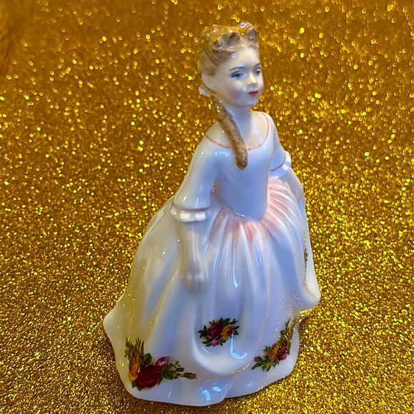 Royal Doulton 1992 Fine Porcelain Figurine of a young lady- Vintage - Picture 5 of 6